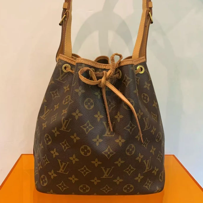 95新 LouisVuitton/路易威登 抽绳水桶单肩包 经典百搭