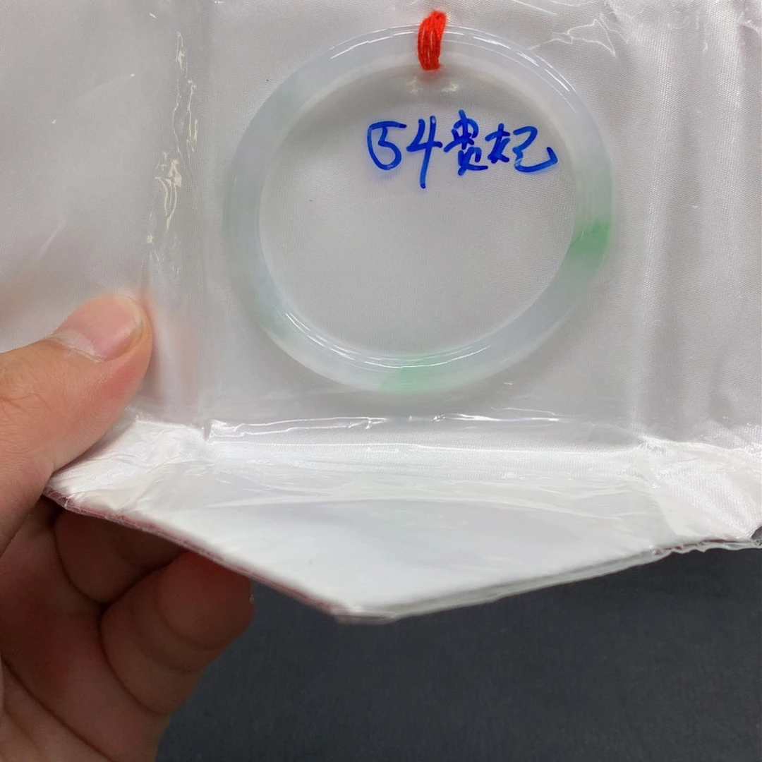 翡翠手镯未镶嵌翡翠手镯