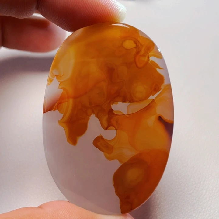 玛瑙/玉髓颈饰未镶嵌制****?