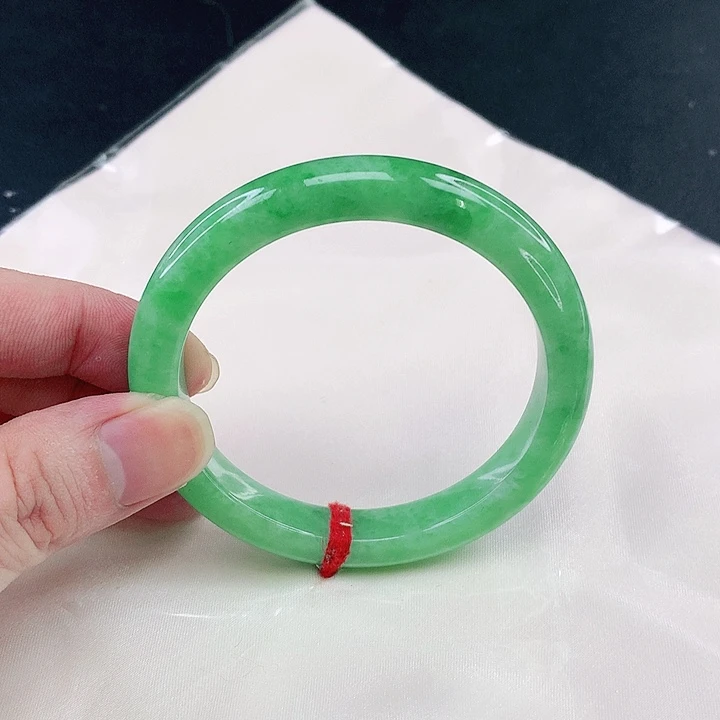 翡翠手镯未镶嵌圈55.5。1404