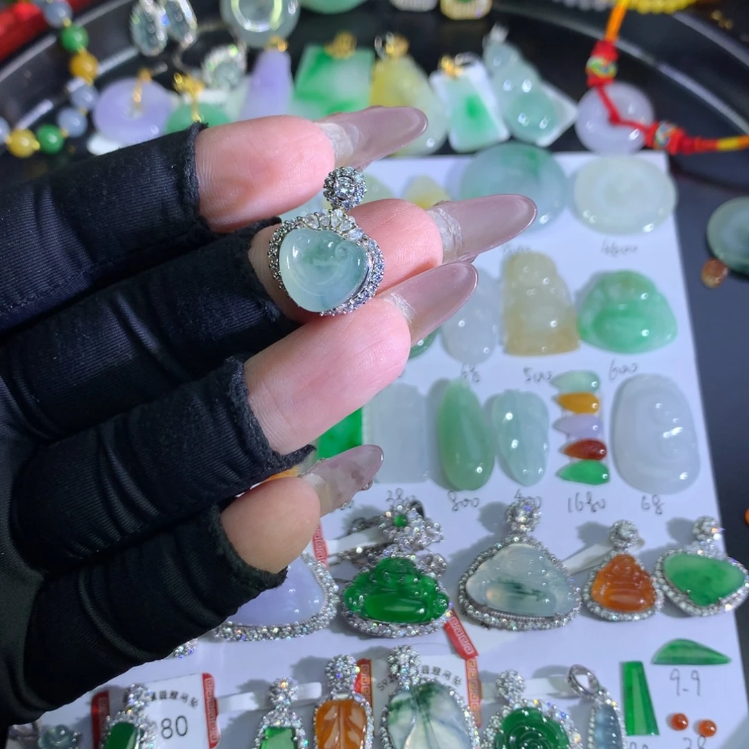 翡翠银S925镶嵌吊坠(不含链)飘花如意锁