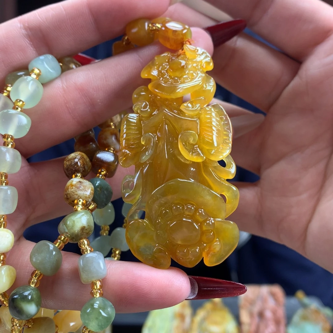 蛇纹石玉未镶嵌颈饰