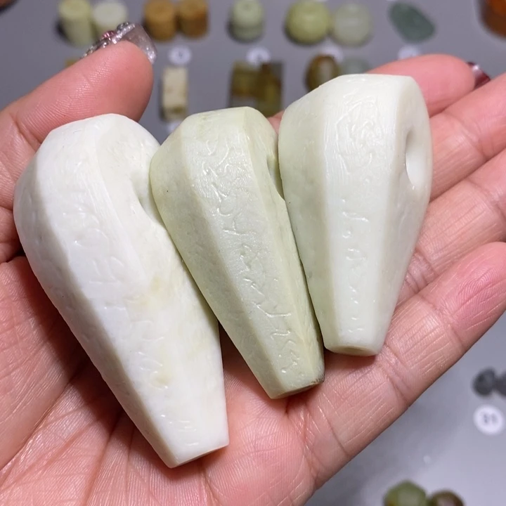 蛇纹石玉颈饰未镶嵌没***式