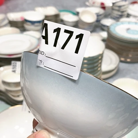 瓷171面碗两个………………