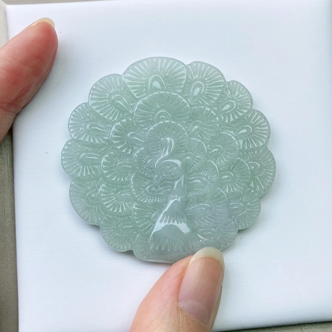 翡翠未镶嵌颈饰孔雀