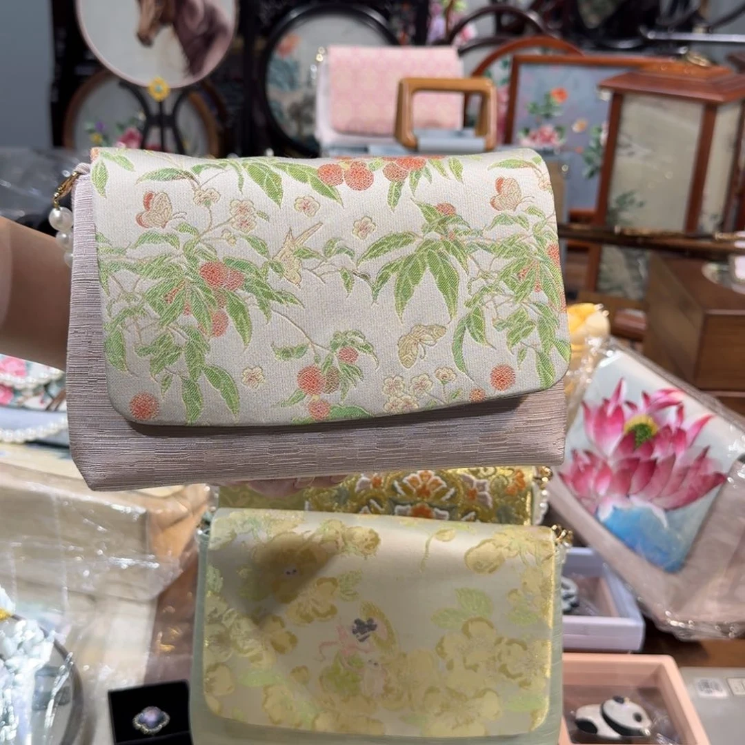 刺绣爱****~纯手工工艺品
