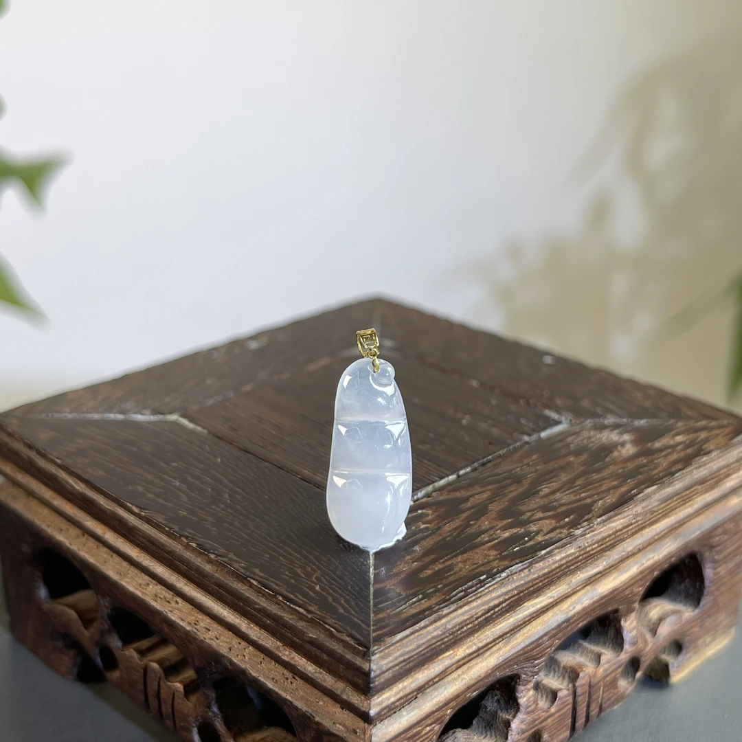 JGB22-05  天然缅甸A货翡翠 18K金扣福豆