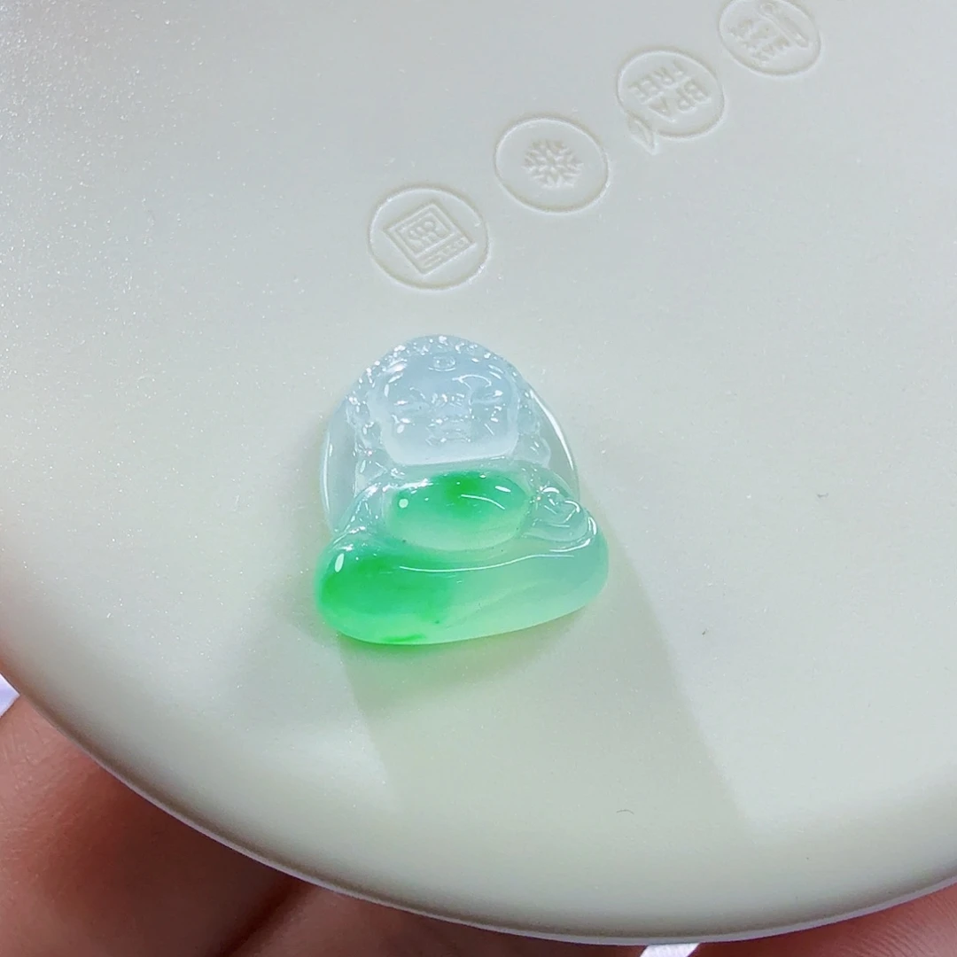 翡翠未镶嵌颈饰裸石