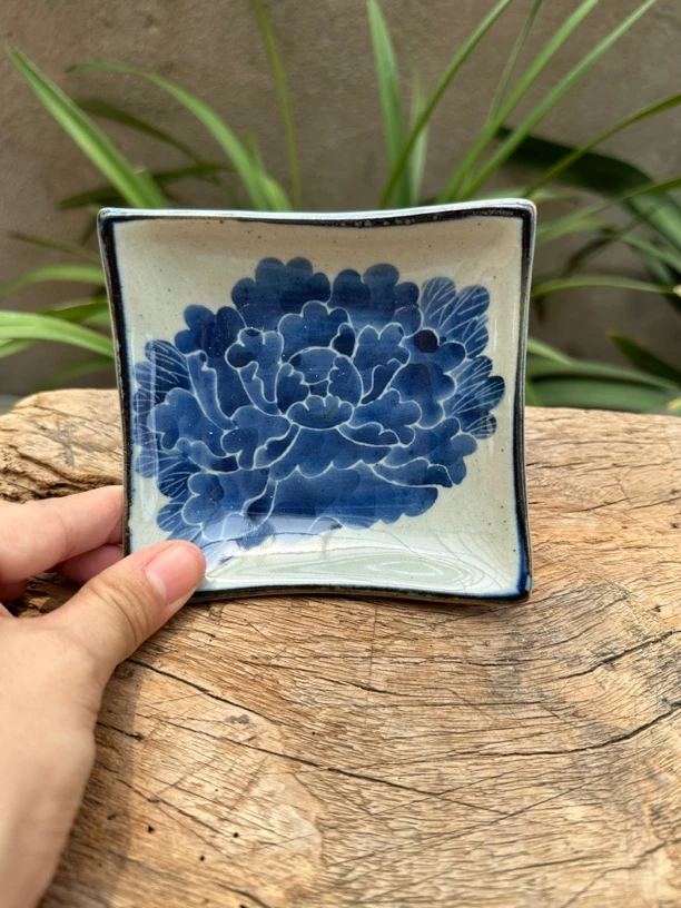 【近山古美】蓝牡丹仿宋茶点方碟高温手绘釉下青花瓷