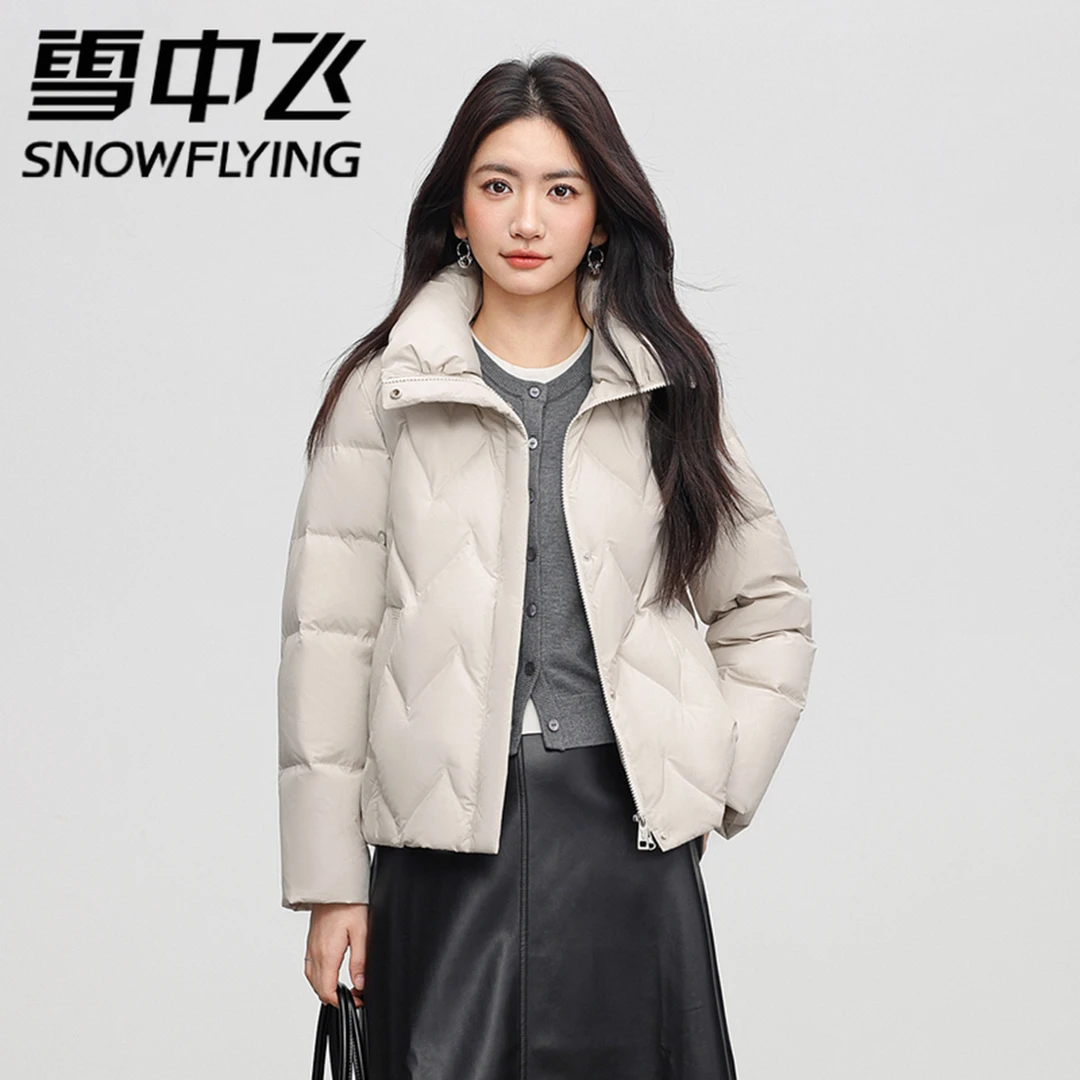 雪中飞2025年冬装新款时尚休闲立领保暖小个子轻薄外套女