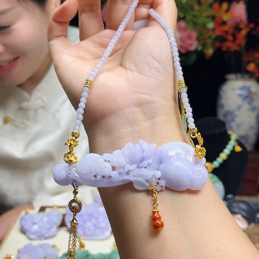 翡翠颈饰未镶嵌紫