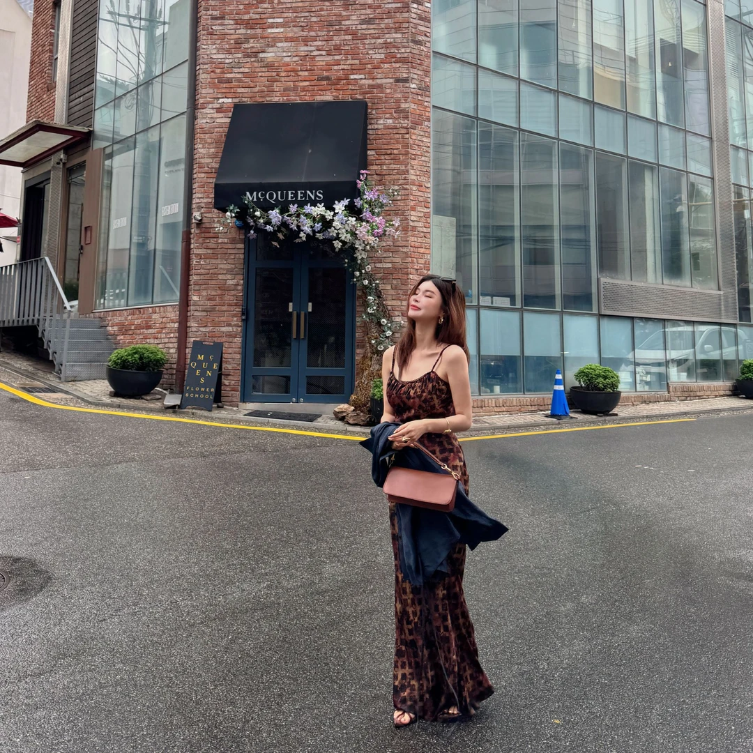 郭甜心【梦境回廊】25新款原创设计感露背甜辣复古格纹连衣裙C-2550