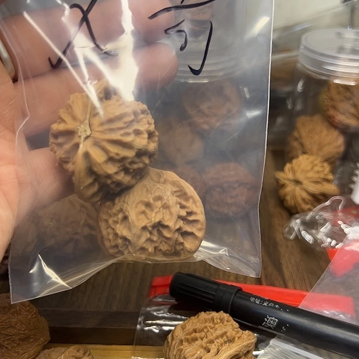 文****桃核吊坠宫灯核桃