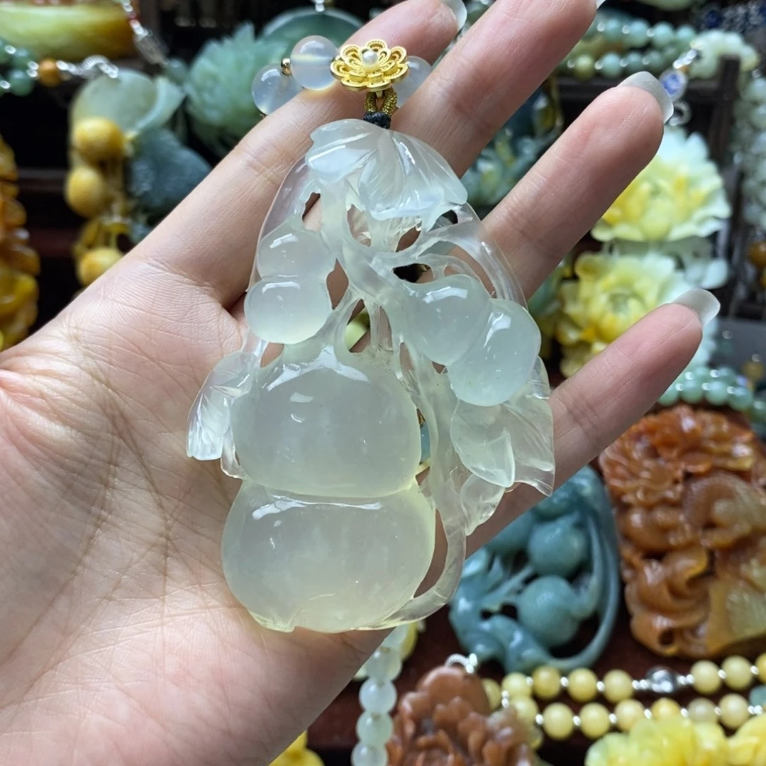 蛇纹石玉颈饰未镶嵌河****司