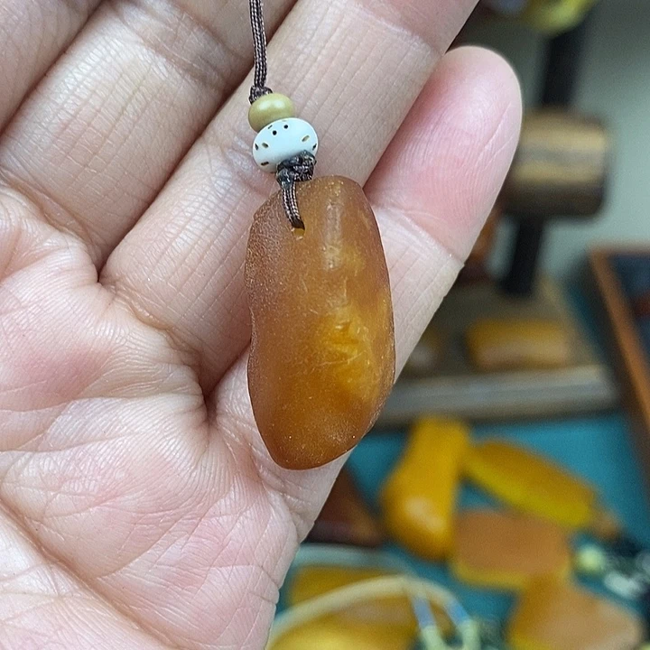琥珀未镶嵌颈饰手机坠