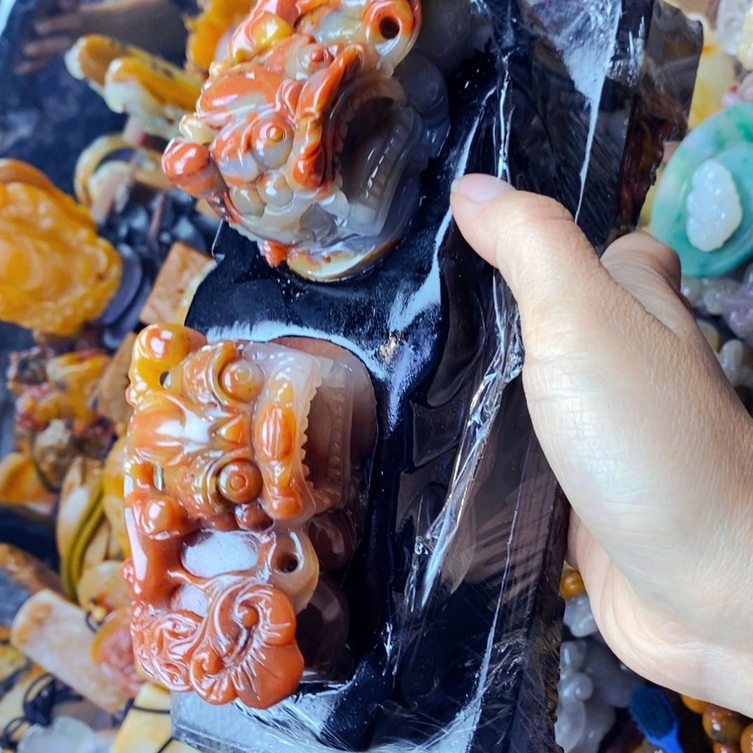 未镶嵌石英质玉（黄龙玉）颈饰