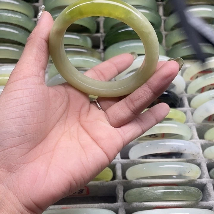 蛇纹石玉未镶嵌手镯138