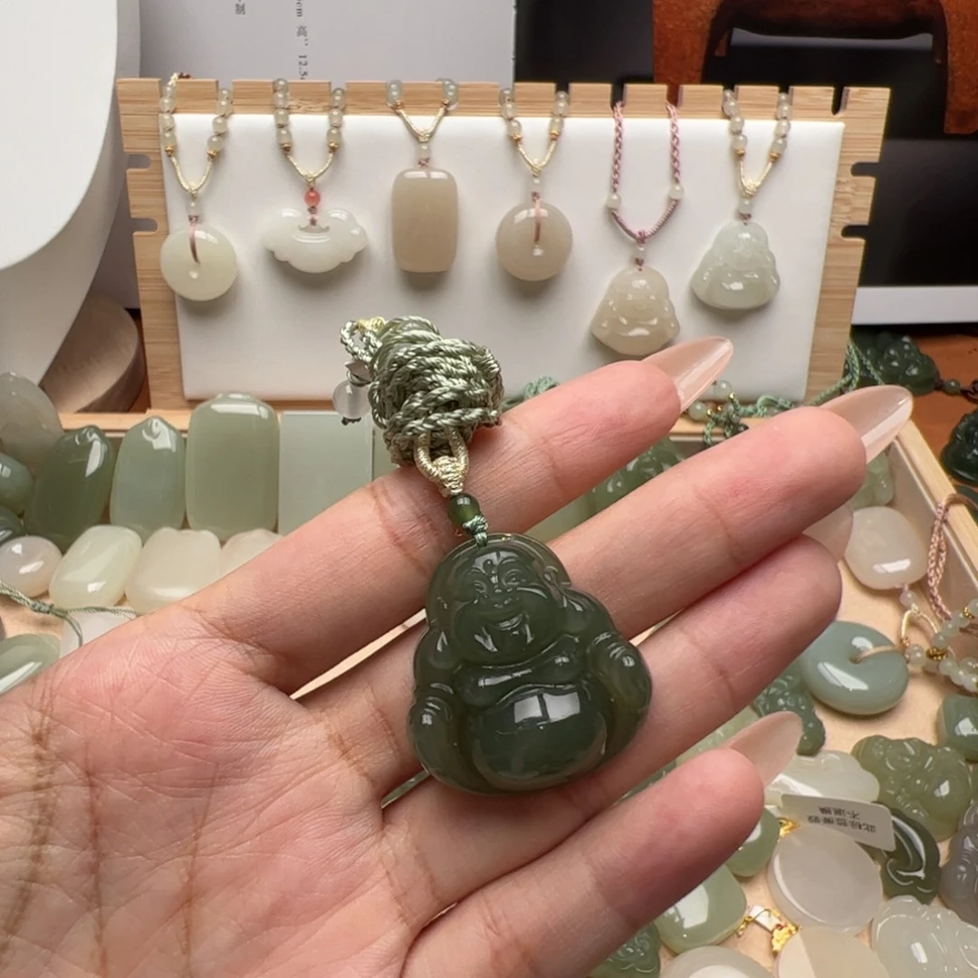 和田玉18K金镶嵌颈饰