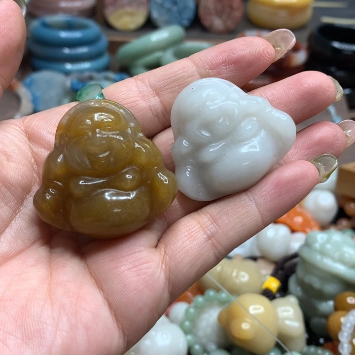 欧***运石英质玉（黄龙玉）合金颈饰