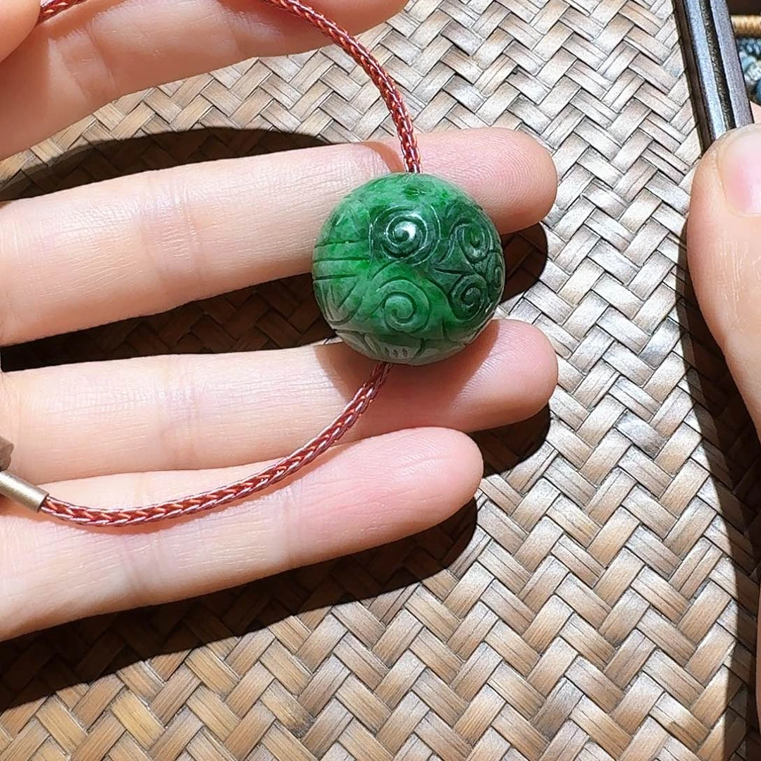 颈饰未镶嵌翡翠个性十足