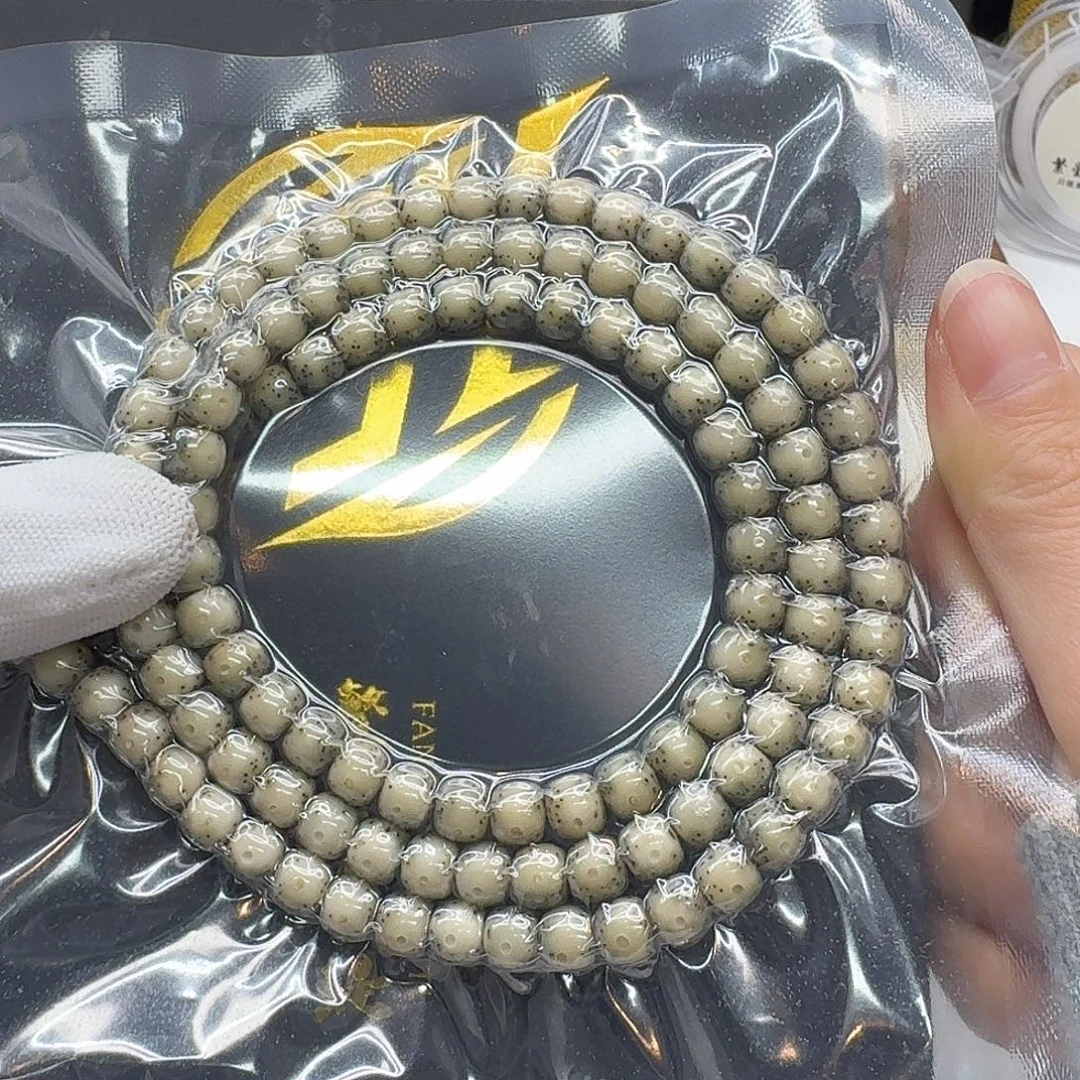 吊坠星月菩提116一物一图绿包白通体7左右108