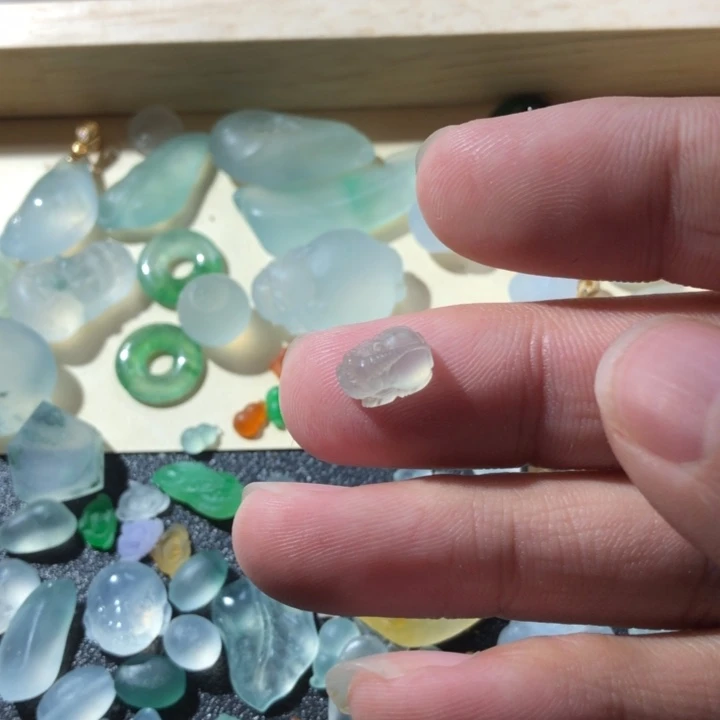 定制翡翠未镶嵌挂件