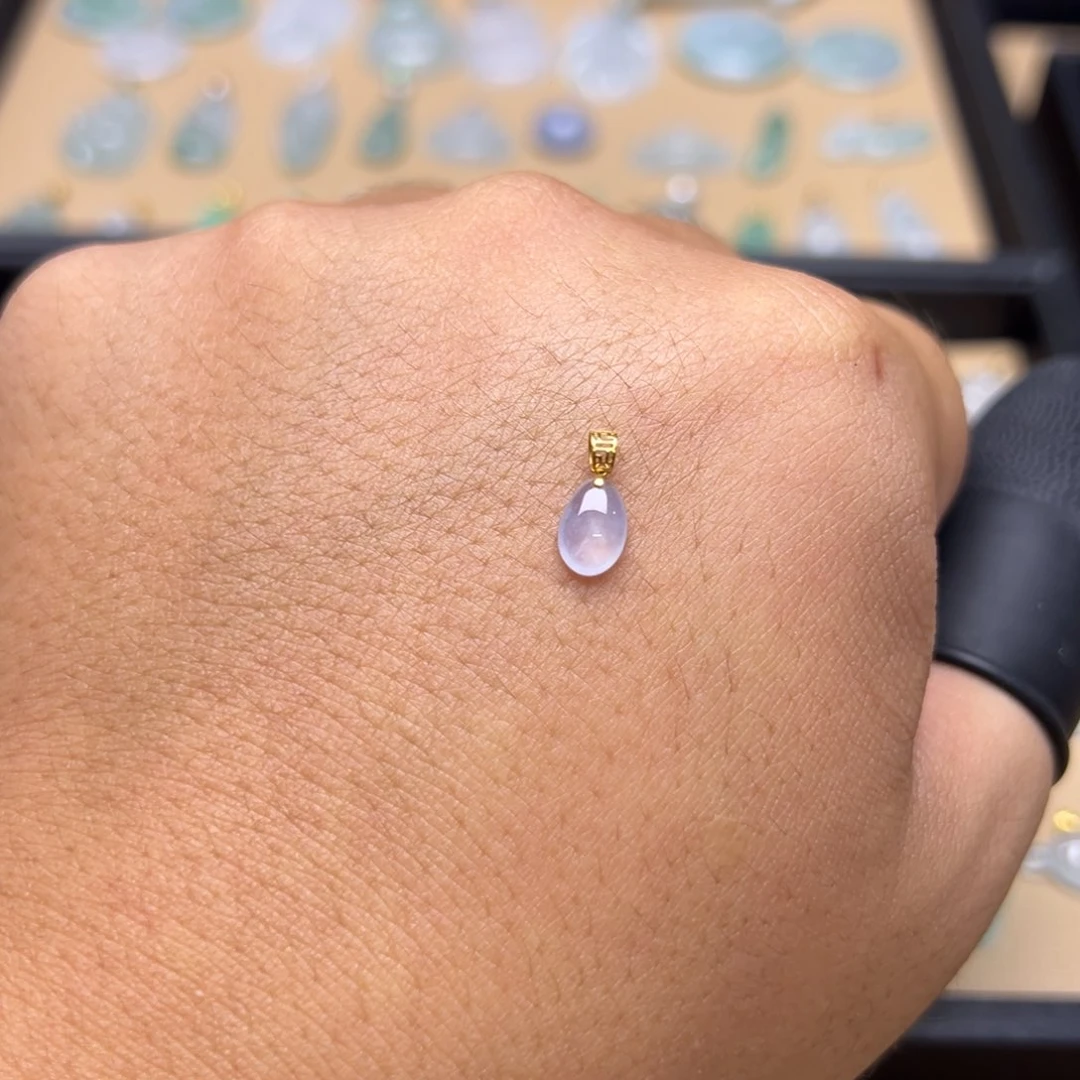 翡翠18K金镶嵌颈饰水滴