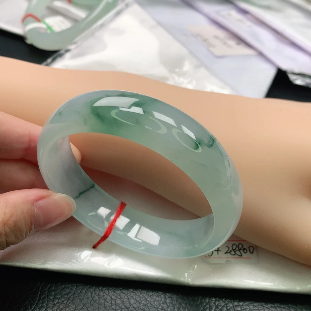 翡翠手镯未镶嵌5556圈