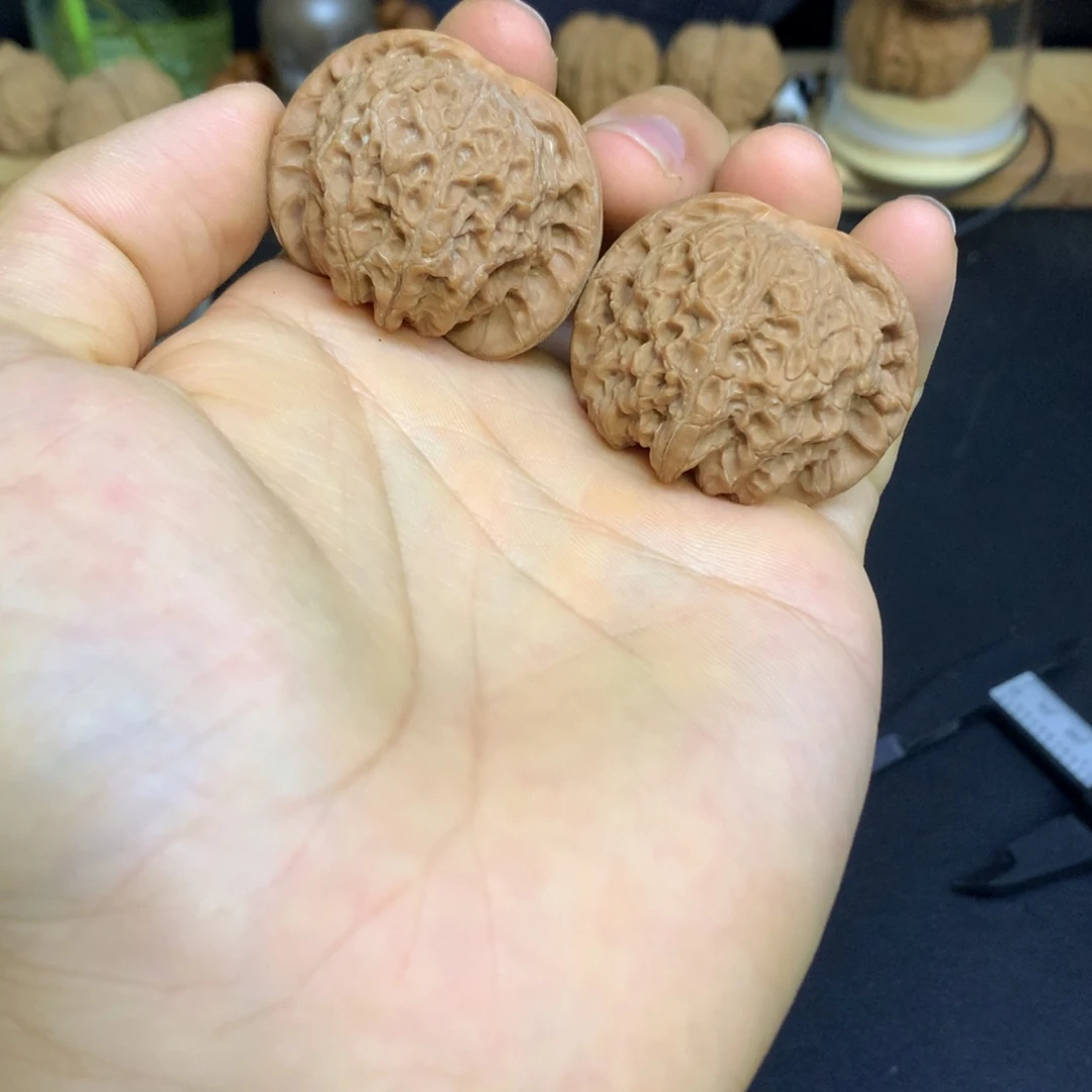 文玩核桃吊坠41血麒麟（有修）