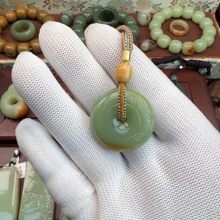 岫岩河磨玉（透闪石质玉）未镶嵌颈饰