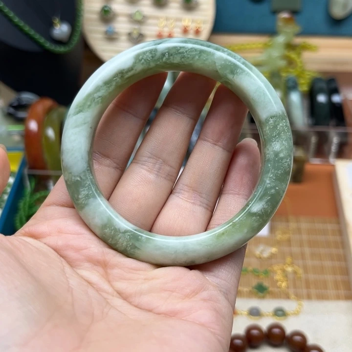 蛇纹石玉未镶嵌手镯