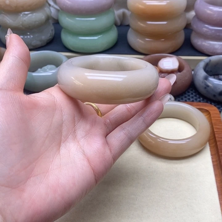 石英岩玉手镯未镶嵌小*萝