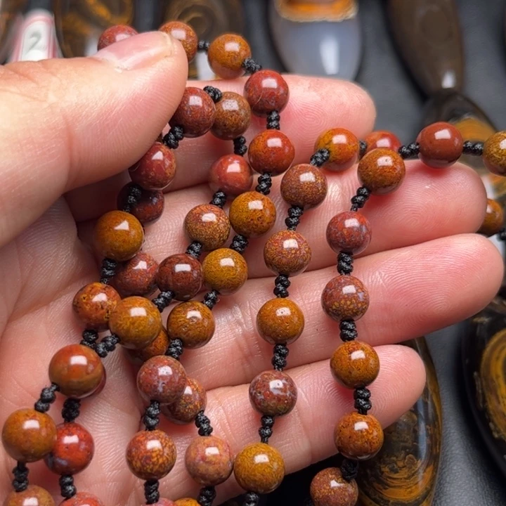 天***馆石英岩玉合金颈饰