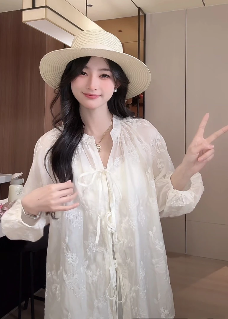 【JIANGJIANG】花仙子~新款百搭刺绣提花衬衫 JIANG09