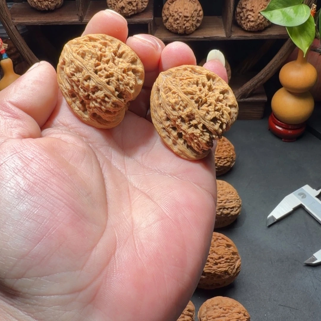 恼***风文玩核桃把件南疆石天使之翼尺寸40