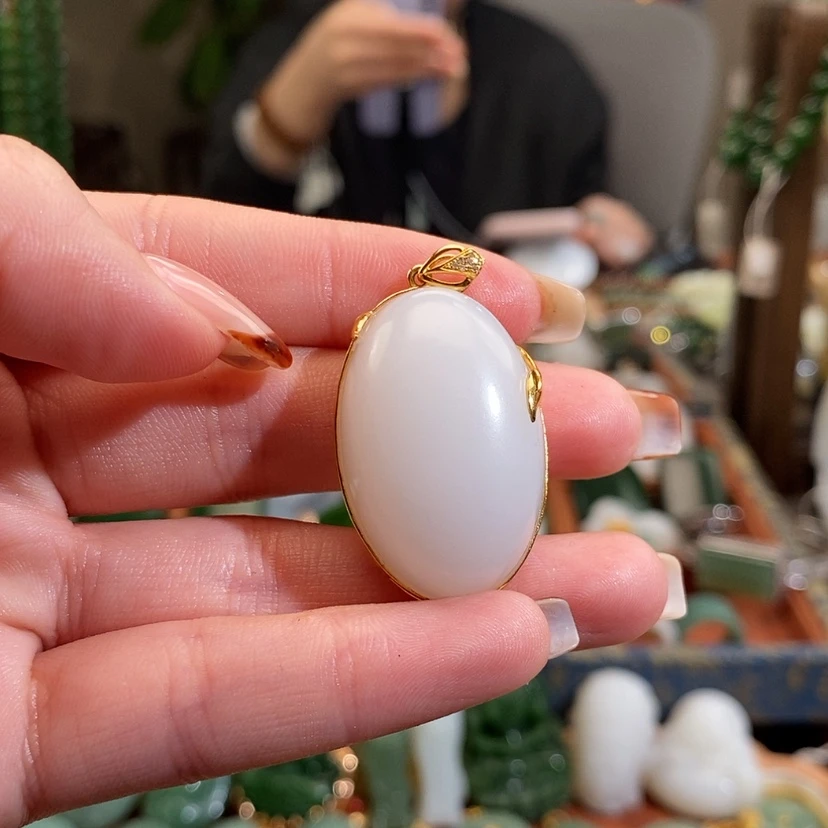 【闪购商品】吊坠(赠链)18K金镶嵌和田玉