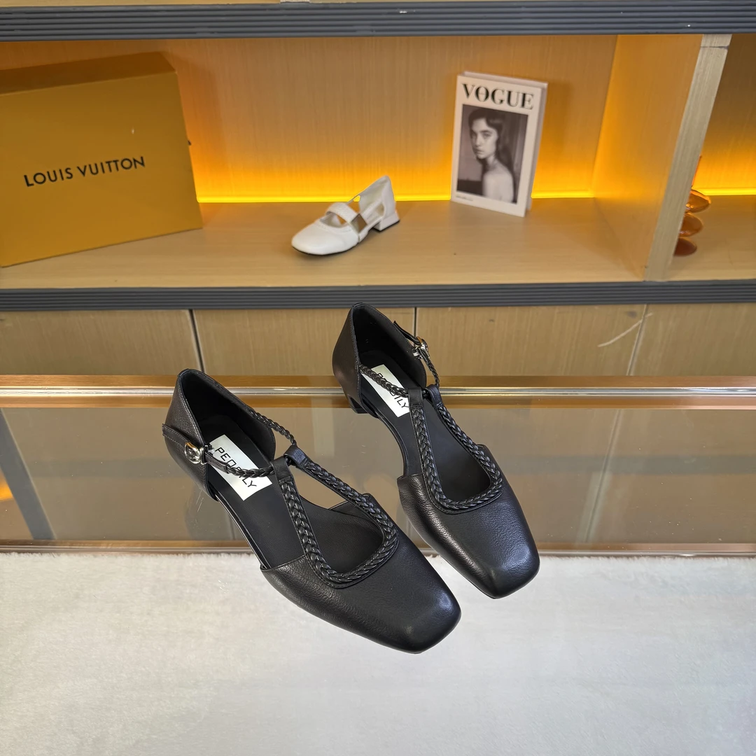 2025黑色气质软底舒适英伦百搭平底鞋女1136