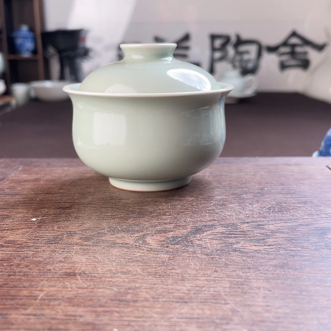 青釉手工刻花盖碗