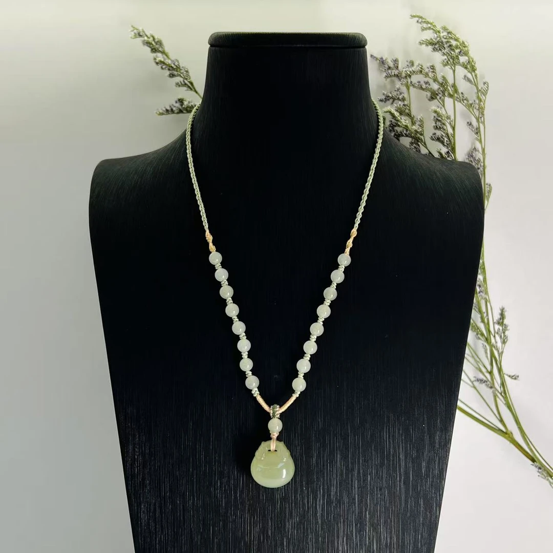 壹屿珠宝 和田玉平安锁颈饰