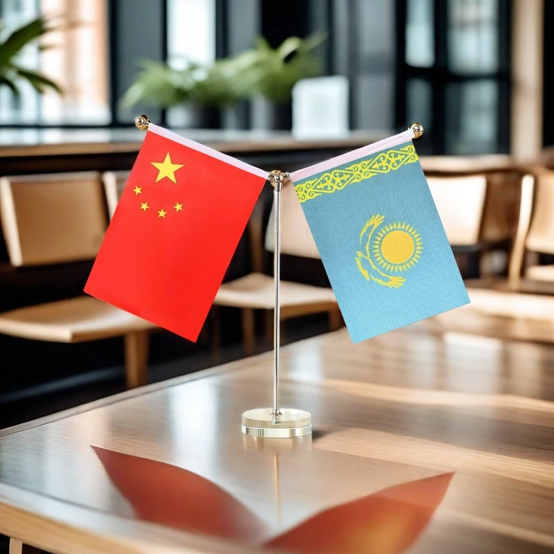 哈萨克斯坦国旗摆件车内车载汽车摆台桌面办公会议会谈会议摆件