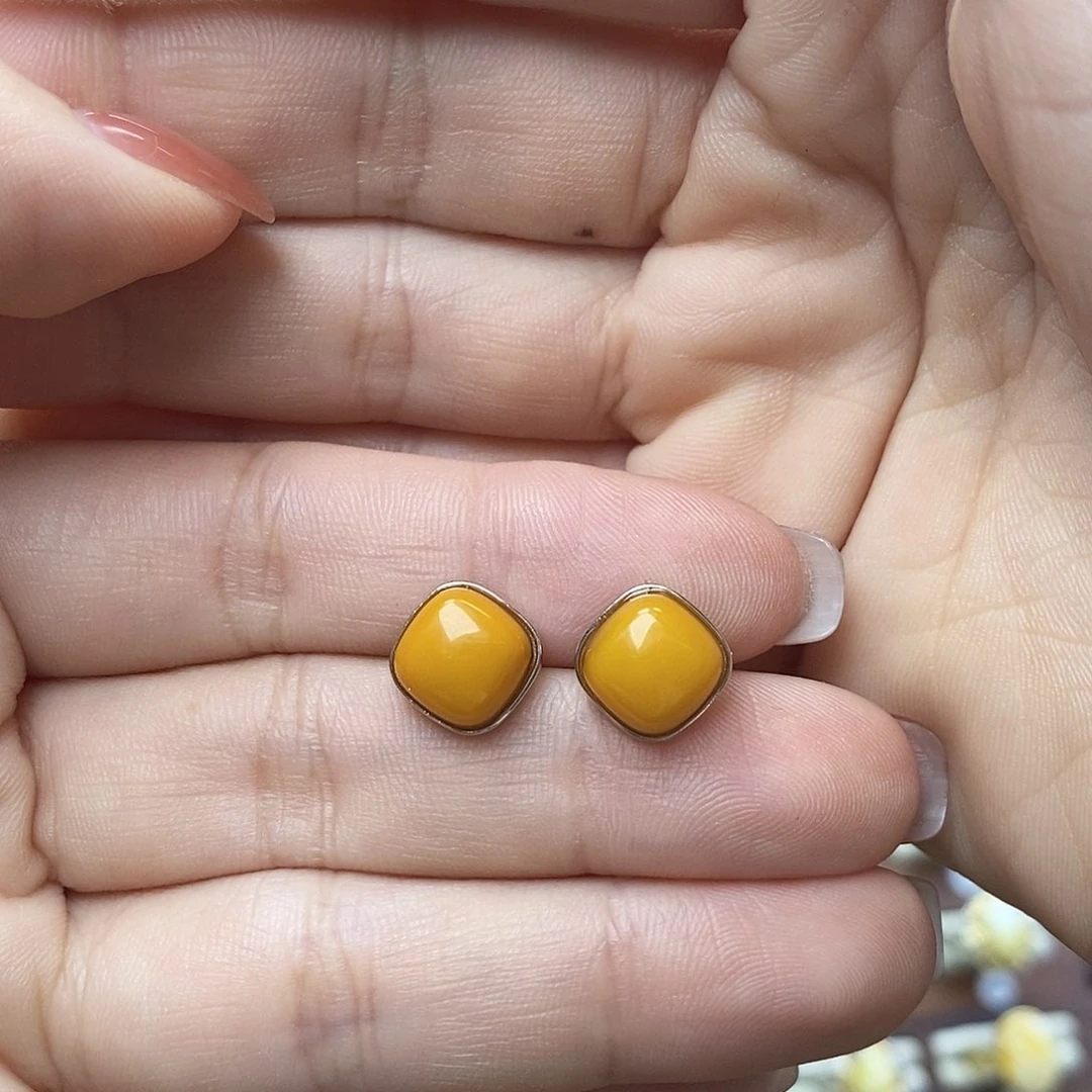 裸石琥珀未镶嵌成品