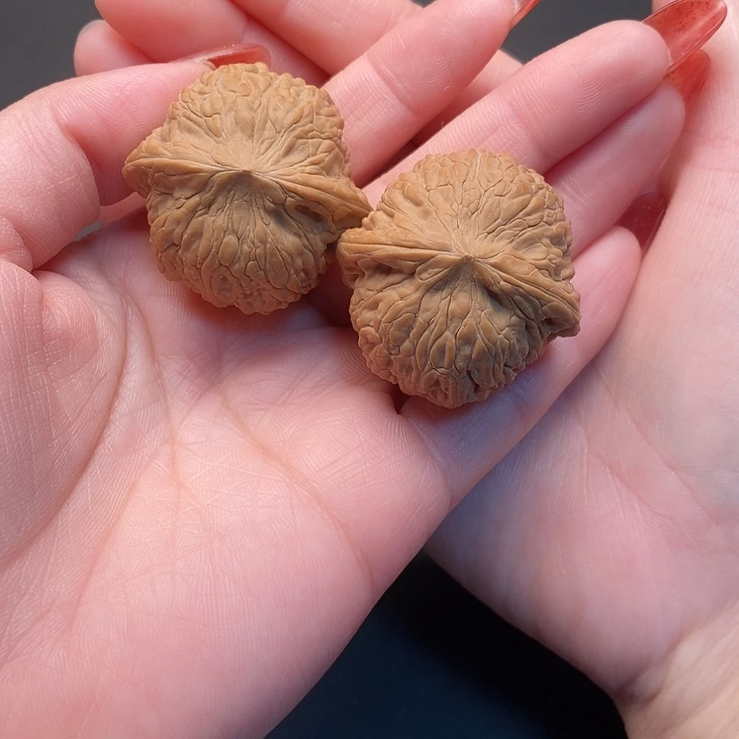 米***器把件桃核精对儿泥鳅背