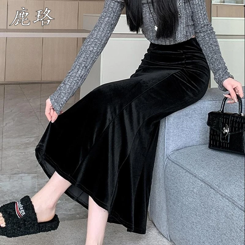 黑色高级感半身裙女秋冬高腰显瘦a字包臀裙高级感气质垂感鱼尾裙