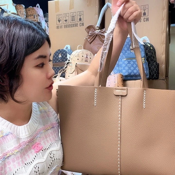 PVC绿****妮包包包包包包包包吧