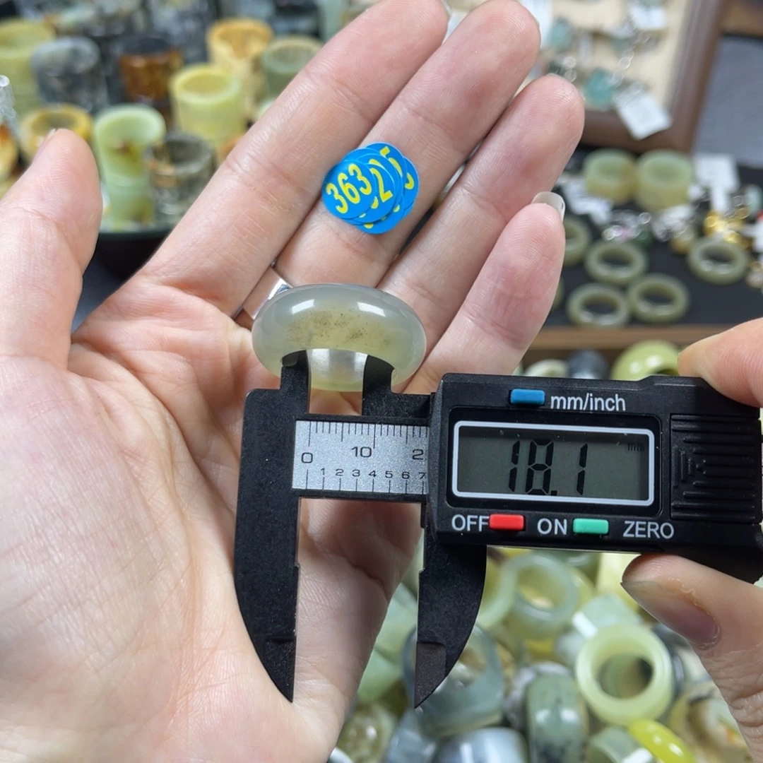 蛇纹石玉未镶嵌戒指