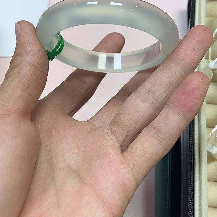 玛瑙/玉髓手镯未镶嵌哎*哟282