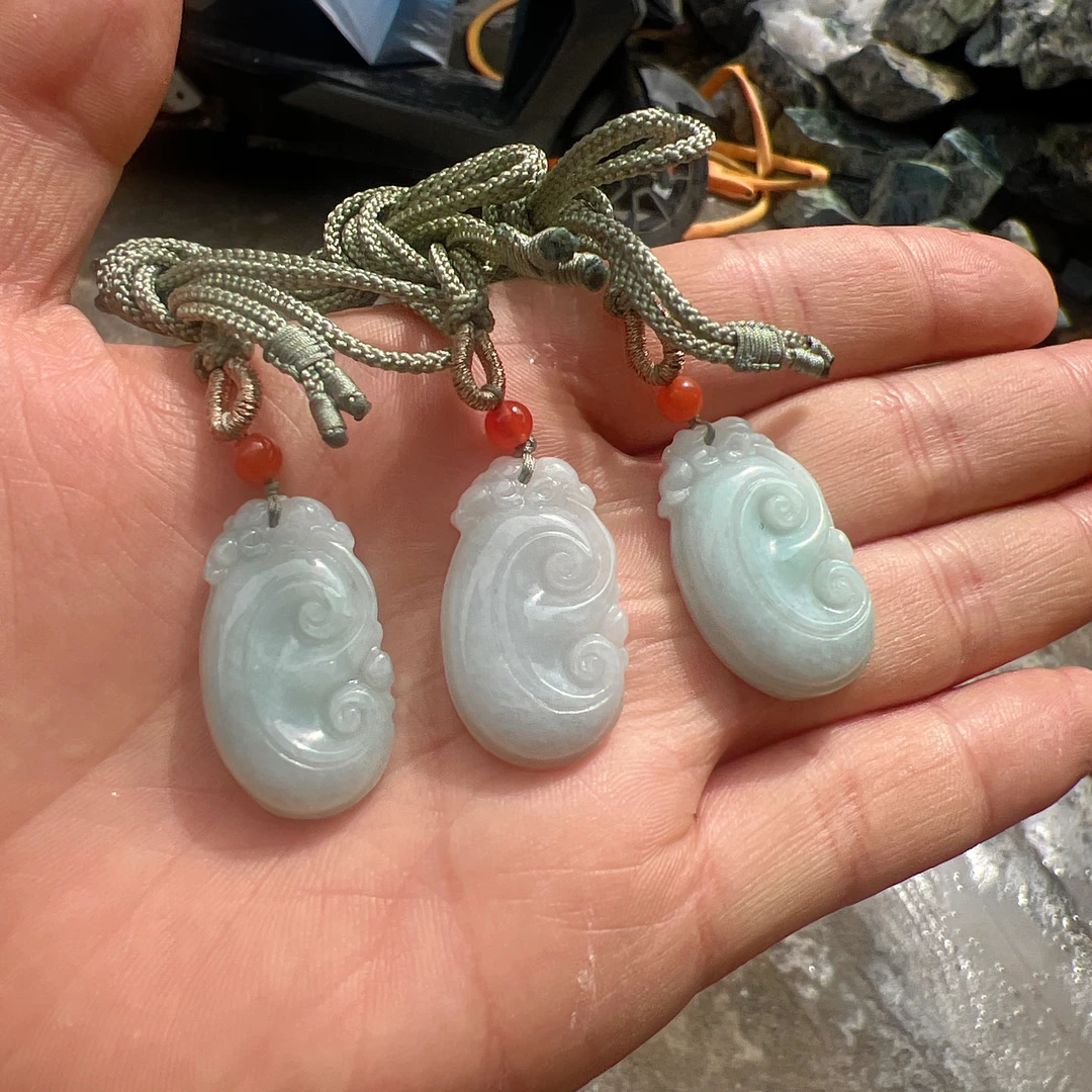 天然A货翡翠如意吊坠（多样性发货）拍一发一