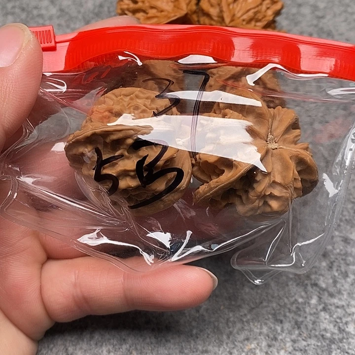 吊坠文玩核桃三棱