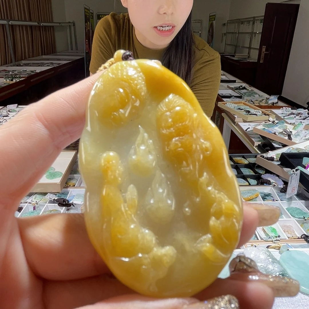 翡翠未镶嵌颈饰一
