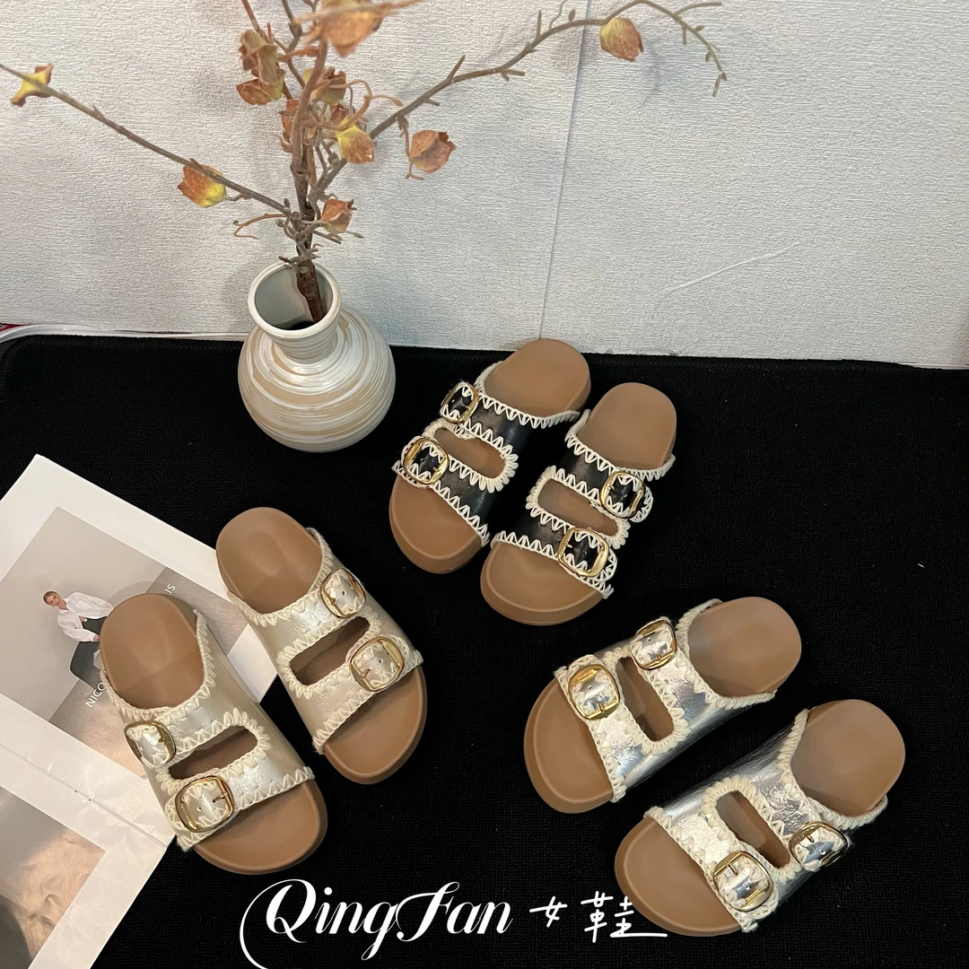 2025年夏季时尚韩版简约设计感外穿厚底金属扣皮面网红勃肯凉拖鞋